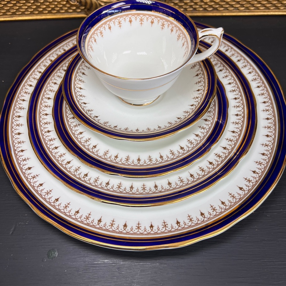Sophisticated Blue and Gold Fine Dining Dinnerware